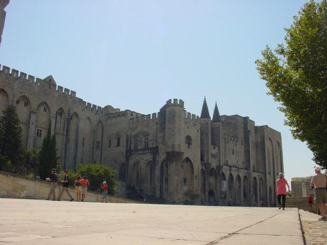 palace_of_popes-avignon.jpg